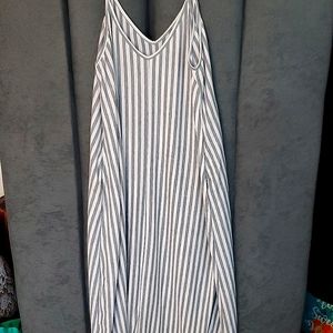 Maxi dress with pockets